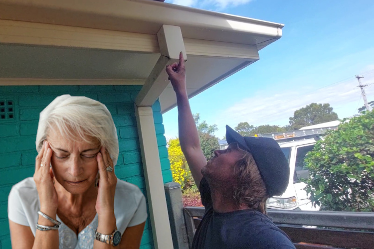 
Gutter Cleaning Professional in batemansbay Highlights Downpipe Obstruction to Customer